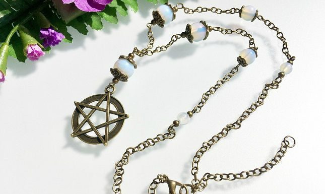 A Guide to Identifying Antique, Vintage and Retro Pieces