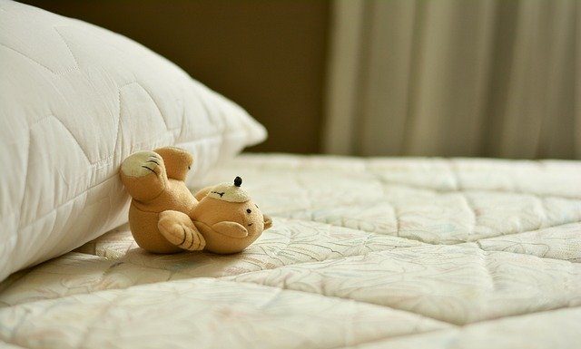 4 Easy Ways to Clean the Mattress