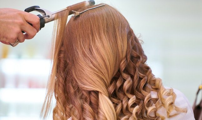 The Steps & Tips to Make Iconic and Trendy Curly Hairstyle