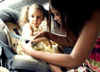 Items To Keep In Your Car Incase Of An Accident or Breakdown With Children