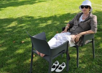 3 Tips for Creating a Lovely Outdoor Space for an Elderly Relative