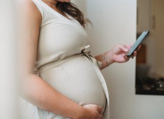Navigating Motherhood: Top 5 Must-Have Pregnancy Apps for 2024