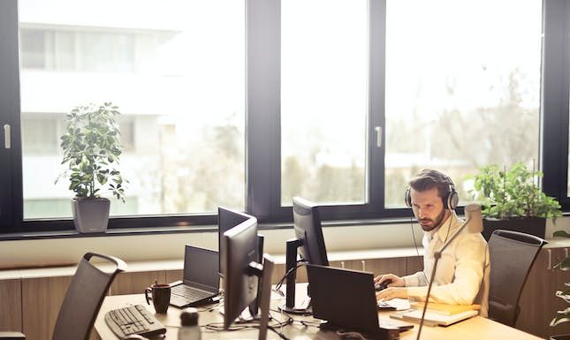 Choosing the Right IT Service Provider: A Comprehensive Guide