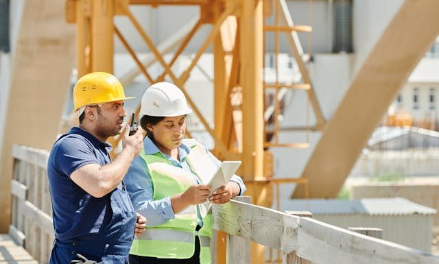 Why Long Range Walkie Talkies Are Perfect for Teams Working in Remote Areas