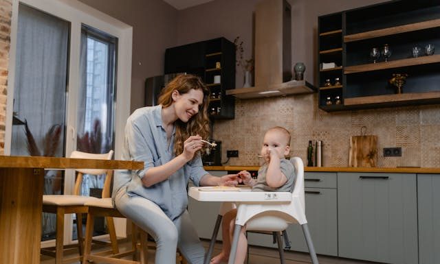 A Parent’s Guide to Choosing the Safest Organic Baby Snacks