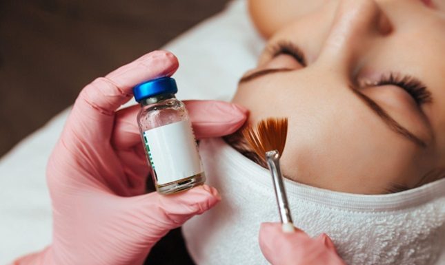 How to Prepare Your Skin for a Chemical Peel In the right hand, a brush is held, and in the left hand, a container with the drug. Cosmetology chemical peeling is being performed, with a patient on the table about to receive a chemical peel.