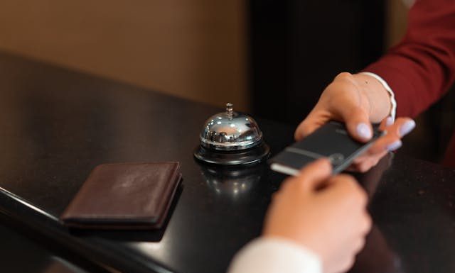 Travel Credit Cards vs. Cash Back Cards: Which One Wins?