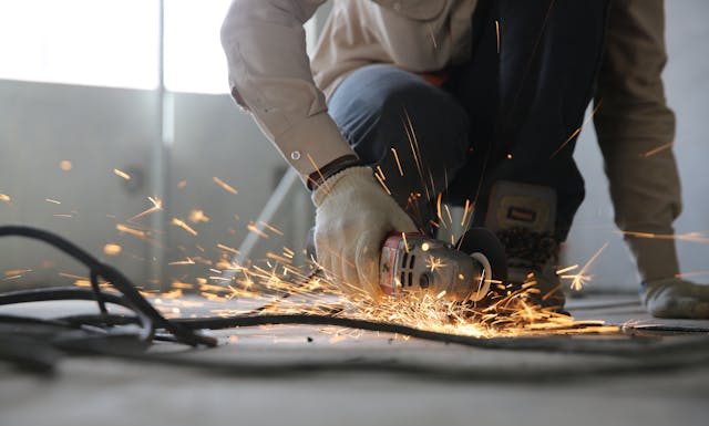 The Time-Money Tradeoff in Construction: How to Win Both Battles