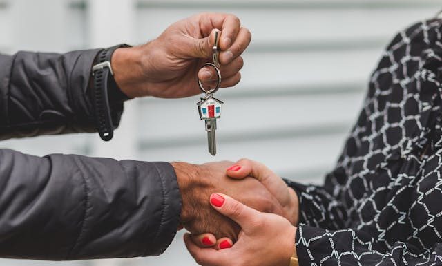 What Every Mom Should Know Before Buying a Home