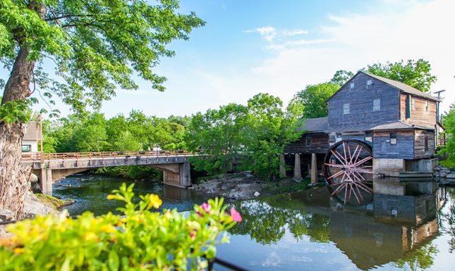 The Ultimate Couple’s Guide to a Cozy Mountain Retreat