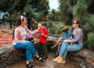 Thoughtful Ways Moms Can Support Each Other and Maintain Meaningful Relationships