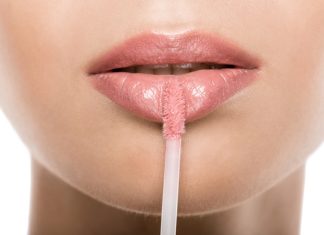 What Sets a Great Lip Gloss Apart?
