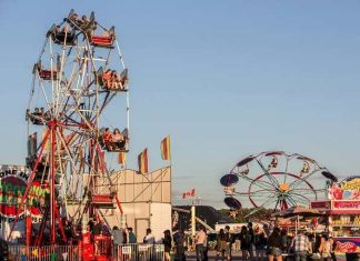 The Smart Way Families Pay for Theme Park Trips Without Blowing the Budget