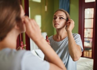 What Is the Best Way to Remove Lash Clusters Without Damage?