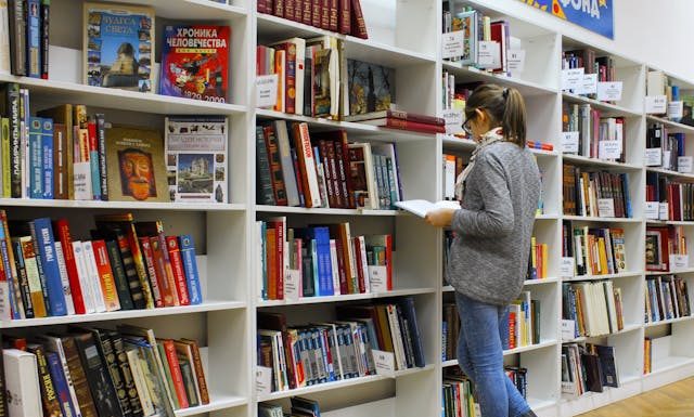 How Decoding Books Support Early Reading Development?