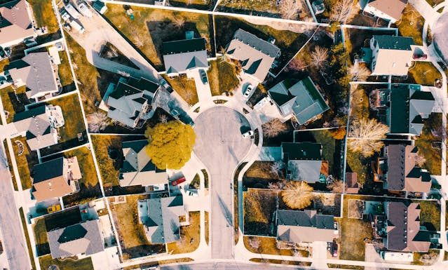 What to Look for When Choosing a Family-Friendly Neighborhood
