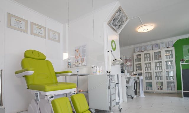 How Clinics Reduce Risk in Dermal Filler Procedures
