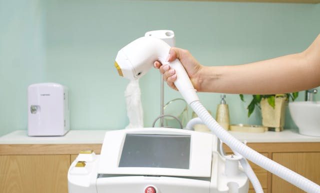 Laser Hair Removal vs Traditional Methods: 6 Differences That Change the Decision