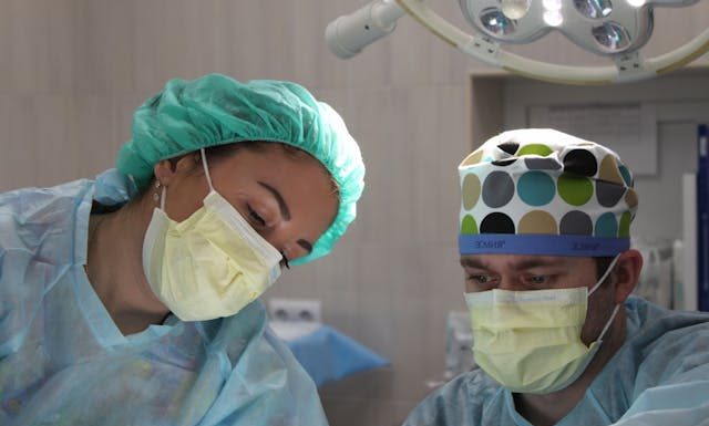 Choosing a Rhinoplasty Surgeon in San Francisco: 4 Qualities That Stand Out