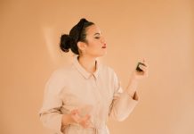 Fragrance and the Mind: Why Smells Bring Memories Back