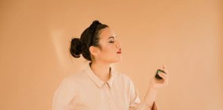 Fragrance and the Mind: Why Smells Bring Memories Back