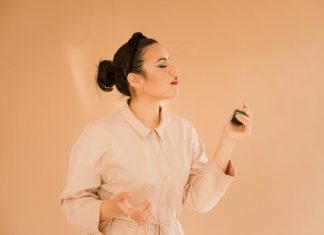 Fragrance and the Mind: Why Smells Bring Memories Back