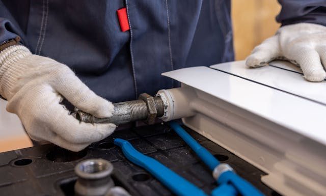 Homeowners: What to Expect When Hiring Local Plumbers