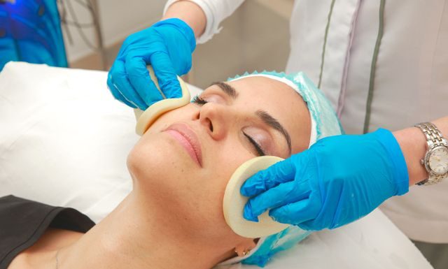 The Ultimate Guide to Safe Non-Surgical Cosmetic Procedures: What to Look for in a Practitioner