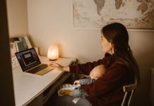 How Mothers Can Earn Money Via Trading, Buying, and Selling Foreign Currency Online