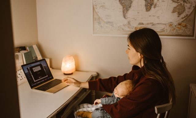 How Mothers Can Earn Money Via Trading, Buying, and Selling Foreign Currency Online