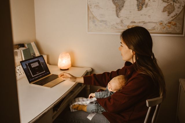 How Mothers Can Earn Money Via Trading